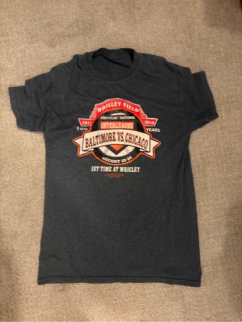 Baltimore vs Chicago Wrigley Field iT-Shirt - men’s Small